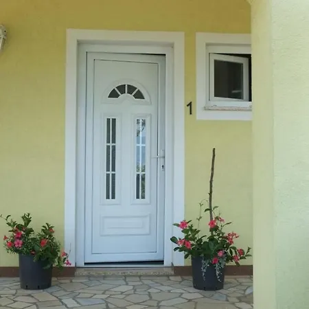 Hilltop Villa Risika Exterior photo