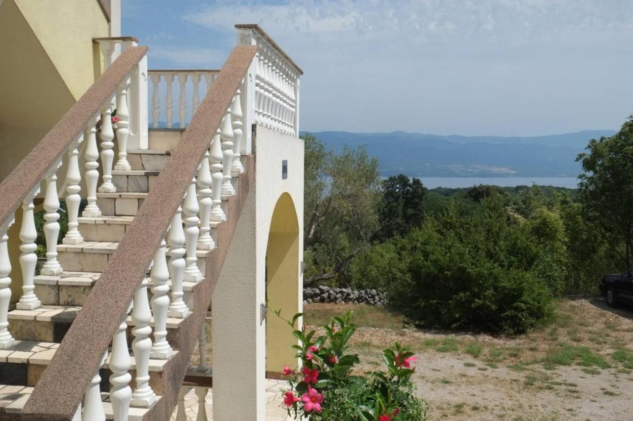 Hilltop Apartment *